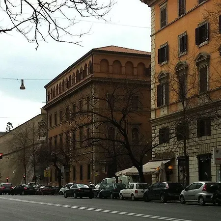 Saint Peter Konukevi Roma