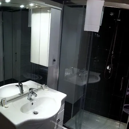 Saint Peter Konukevi Roma